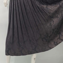 Load image into Gallery viewer, Jaxsport Grey Floral Skirt
